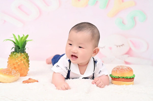 黔西南宝宝在妈妈肚子里